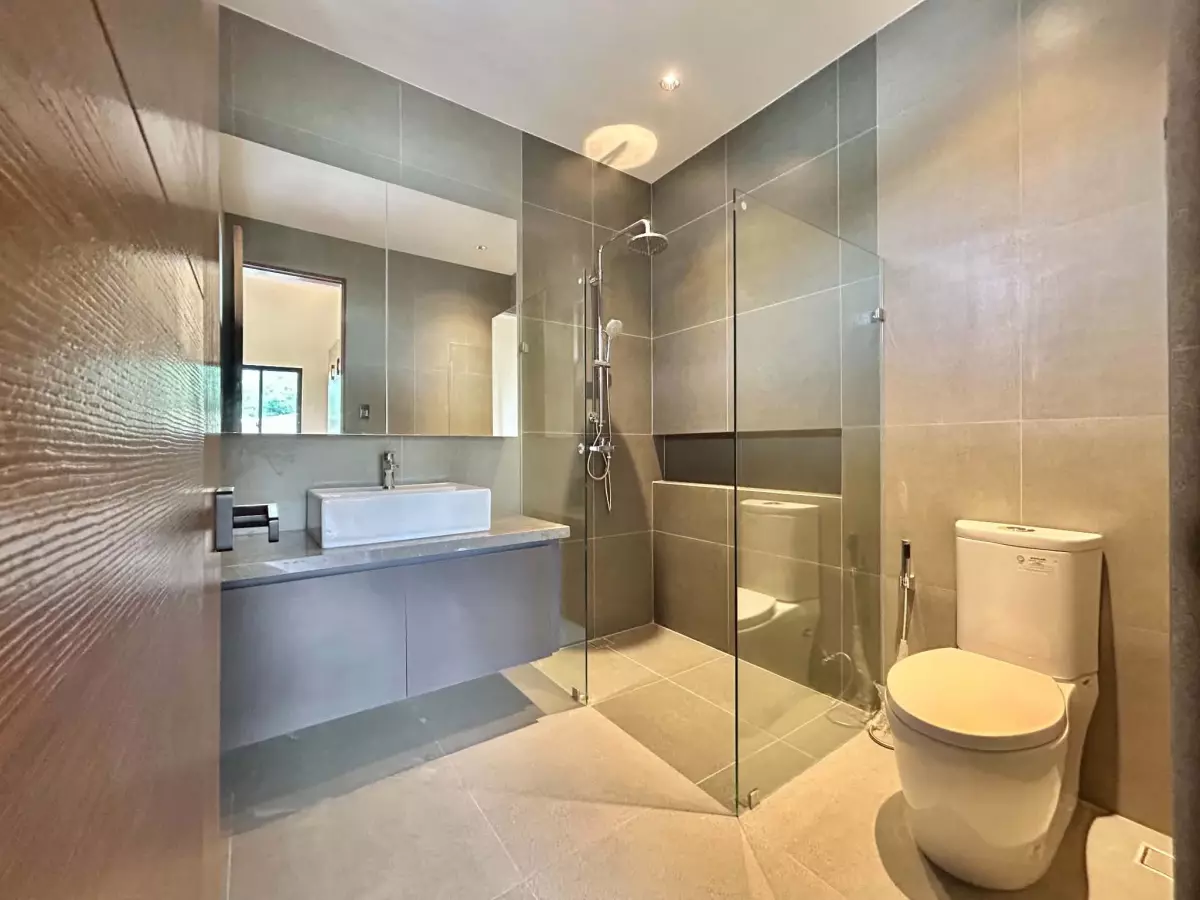 Brand-New 5-BR House for Sale | BF Homes — House and Lot in Las Piñas City, Metro Manila, 1742 — Photo 2