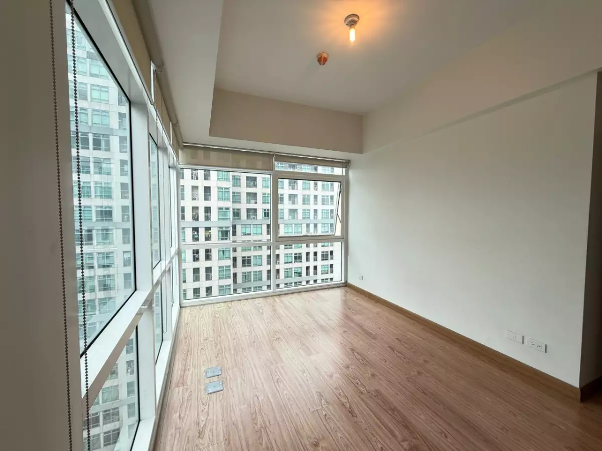 FOR SALE: Madison Parkwest 3BR Condo in Fort Bonifacio, Taguig — 3 Bedrooms in Fort Bonifacio, Taguig City, Metro Manila — Photo 2
