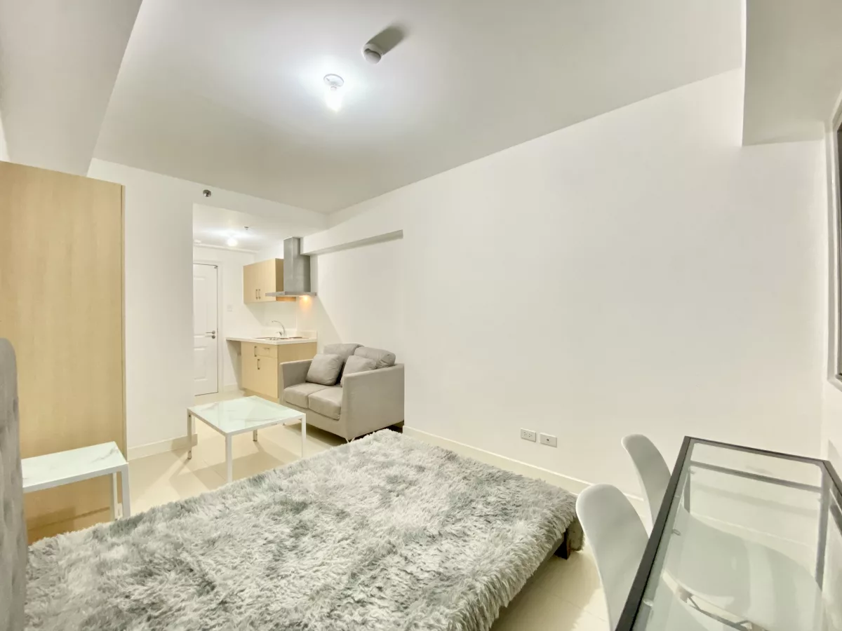 SEMI-FURNISHED STUDIO UNIT ON FIRE SALE AT THE RESIDENCES AT COMMONWEALTH BY CENTURY — Studio in Quezon City, Metro Manila, 1101 — Photo 4