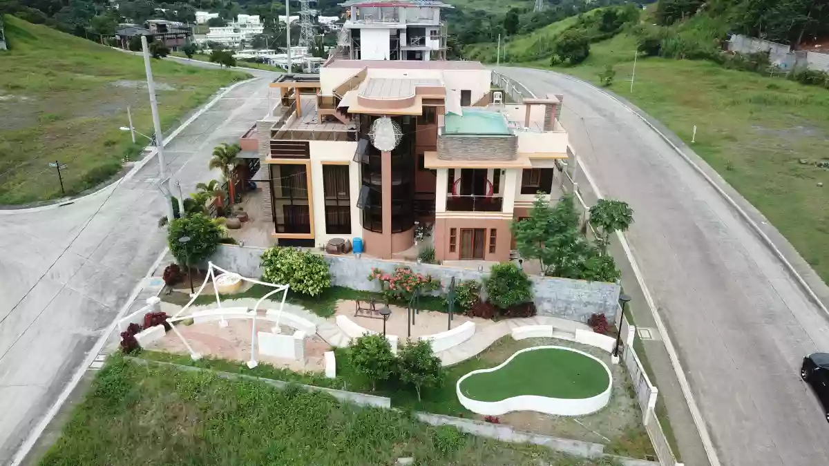 For Sale: 8BR House and Lot in San Roque, Antipolo — 1500 sqm