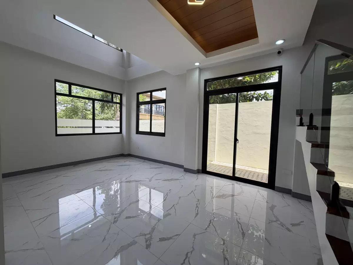 FOR SALE! 5BEDROOM MODERN BRAND NEW - FRONT OF STA LUCIA MALL AND DAVAO INTERNATIONAL AIRPORT — House and Lot in Communal, Davao City, Davao del Sur — Photo 5