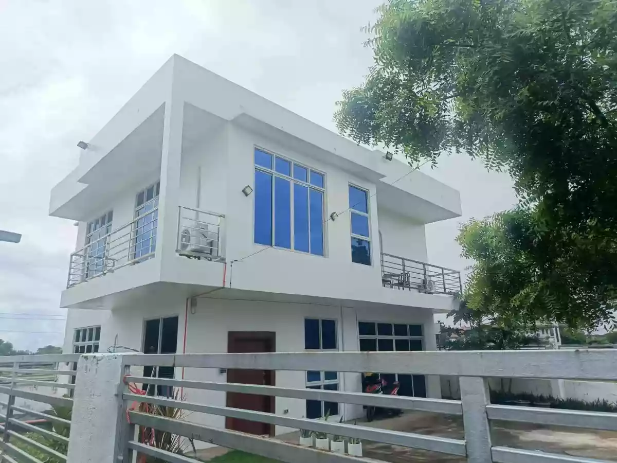 Rush Sale: 4BR House and Lot in Mactan, Lapu-lapu City — 308 sqm Lot — House and Lot in Mactan, Lapu-lapu City, Cebu — Photo 3