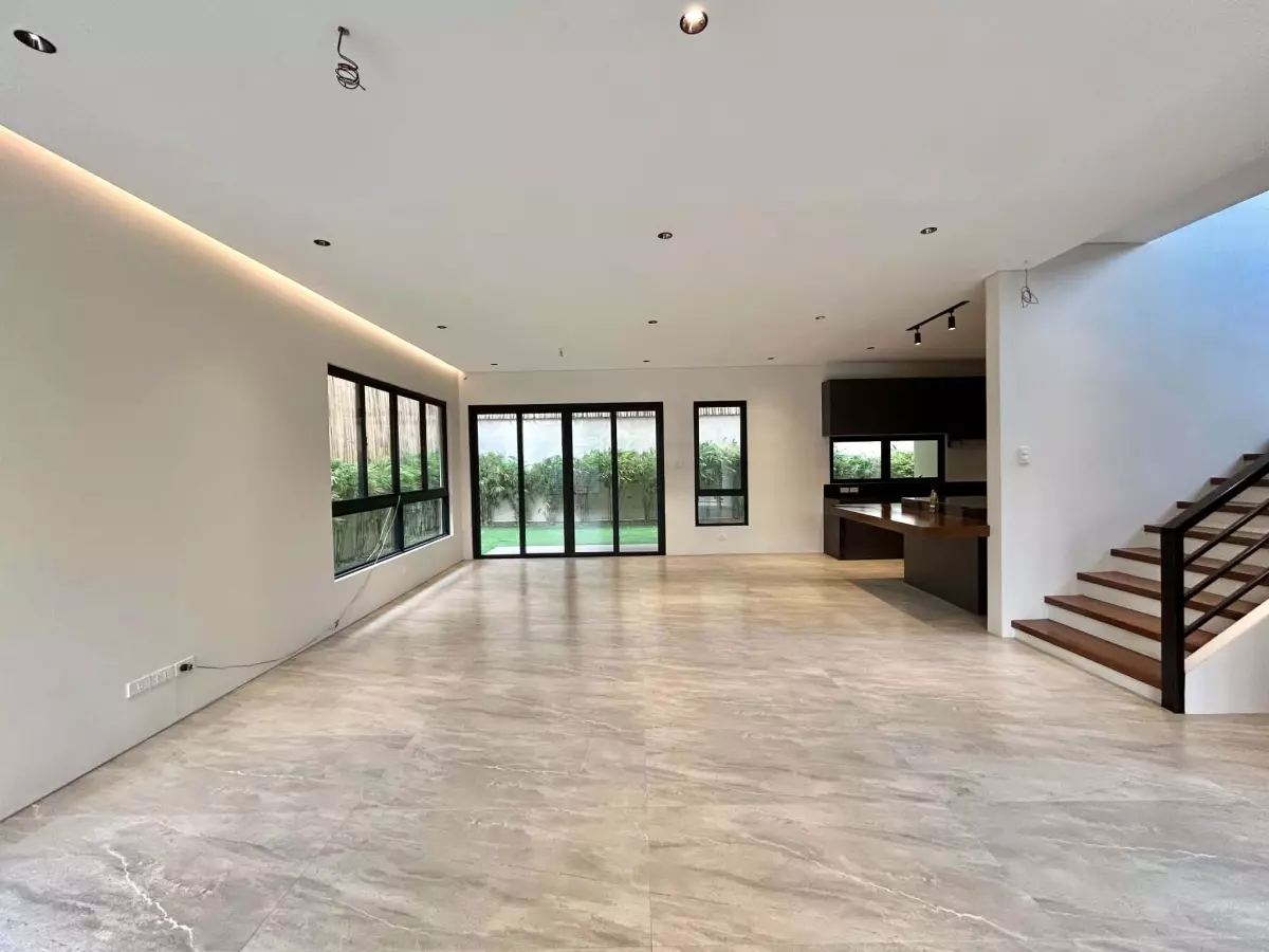 Brand-New 5-BR House for Sale | BF Homes — House and Lot in Las Piñas City, Metro Manila, 1742 — Photo 2