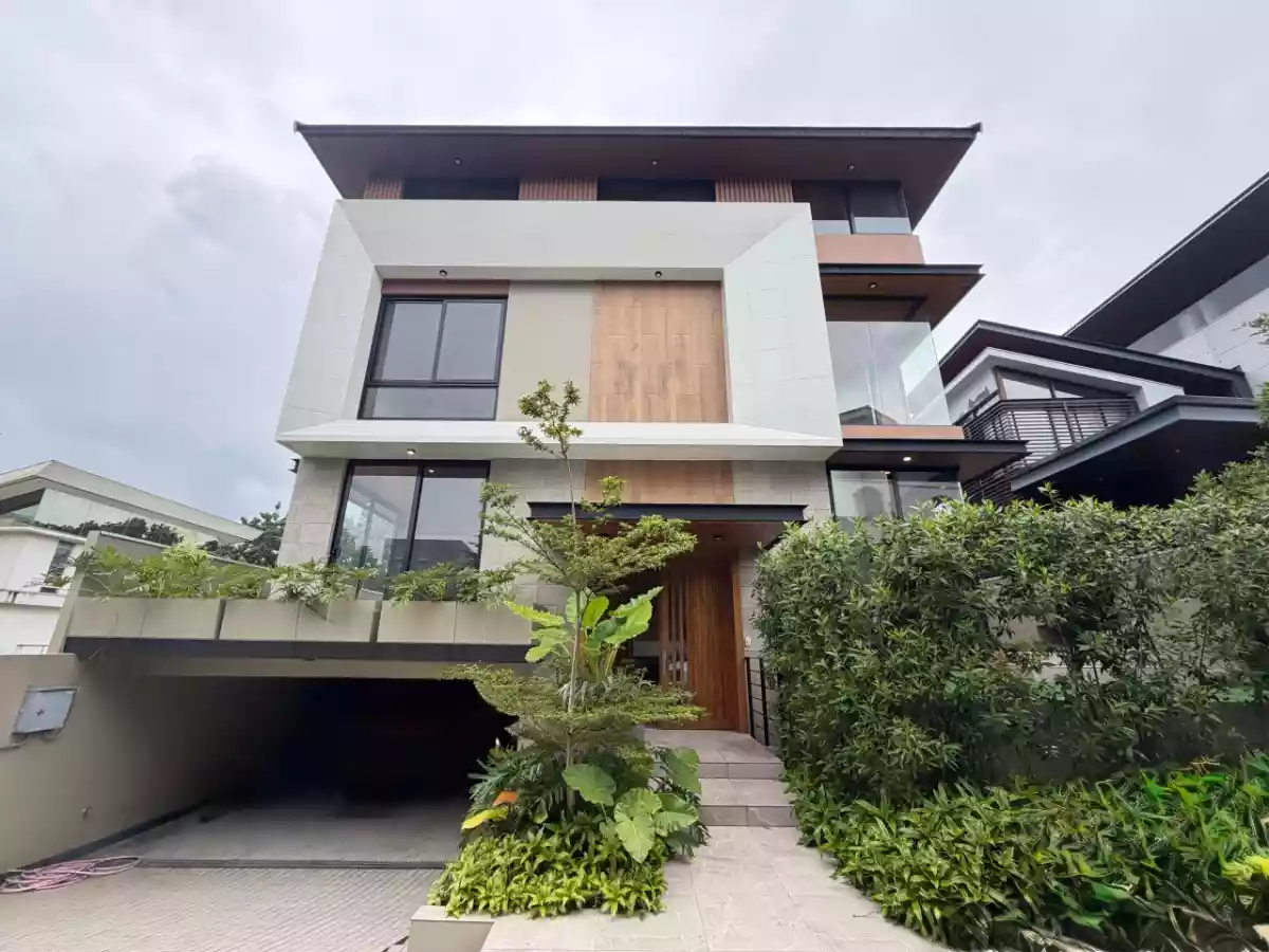 5 BR House and lot for Sale at Mckinley Hill Village,Taguig  with 545sqm