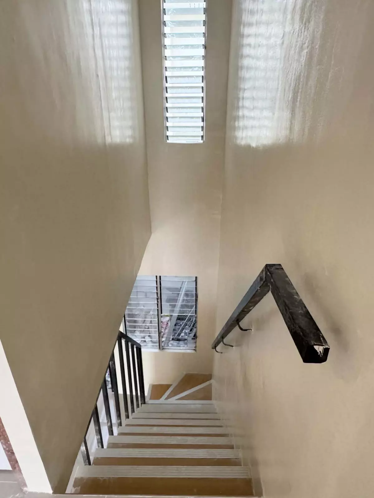 TWO-BEDROOM TOWNHOUSE UNIT FOR ASSUME AT AZUMI RESIDENCES PHASE 2, DUMAGUETE CITY — Townhouse in Lot 10, Azumi Residences Phase 2, Batinguel — Photo 6