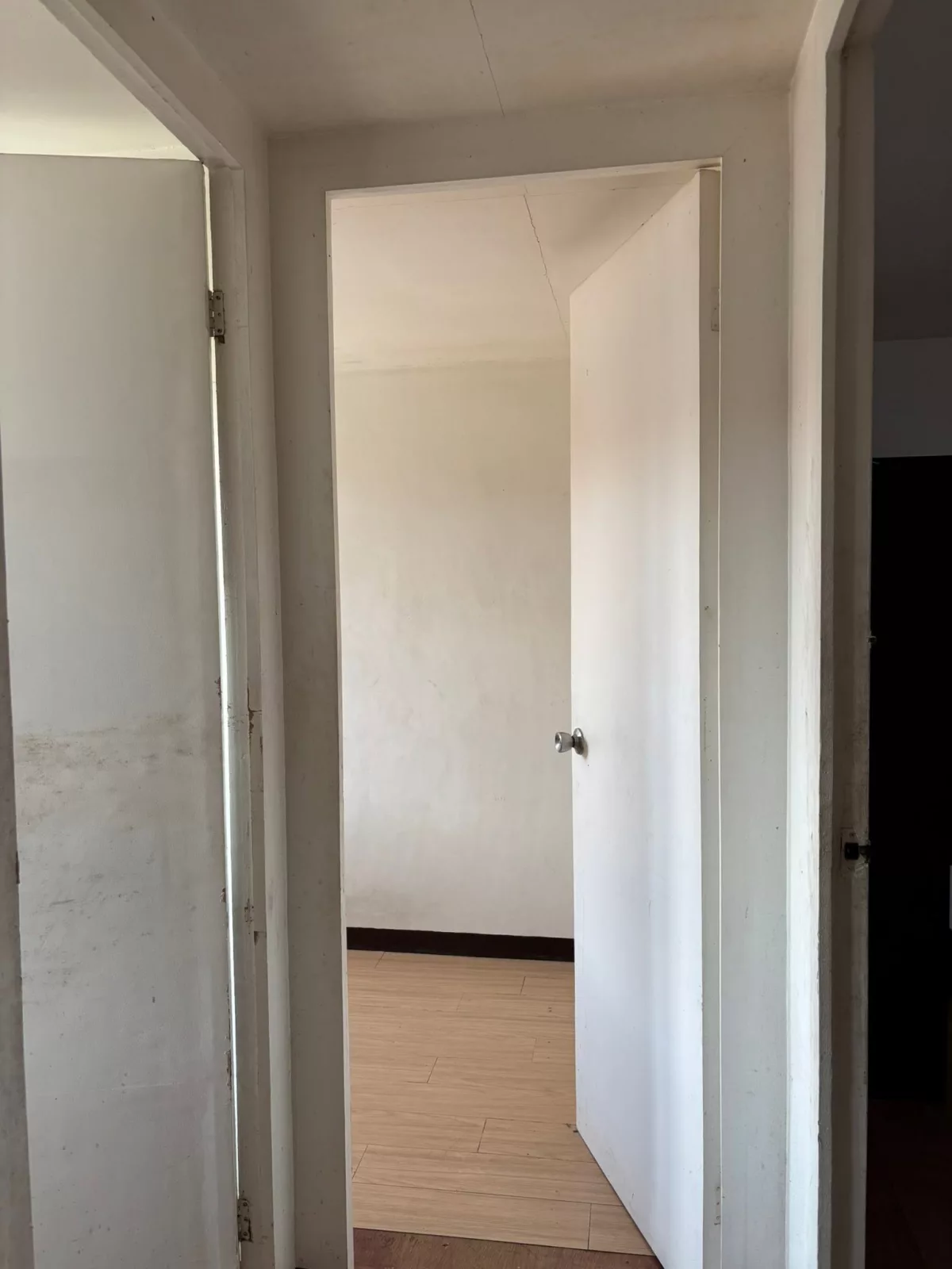 🏡 Affordable 3BR Townhouse for Sale in Cordova! Own this 2-storey townhouse in Summerville Subdivision for only ₱2M! With 3 bedrooms, own parking, separate laundry area, and a clean title, it's the perfect starter home or investment. — Townhouse in Ibabao Rd, Cordova, Lalawigan ng Cebu — Photo 4