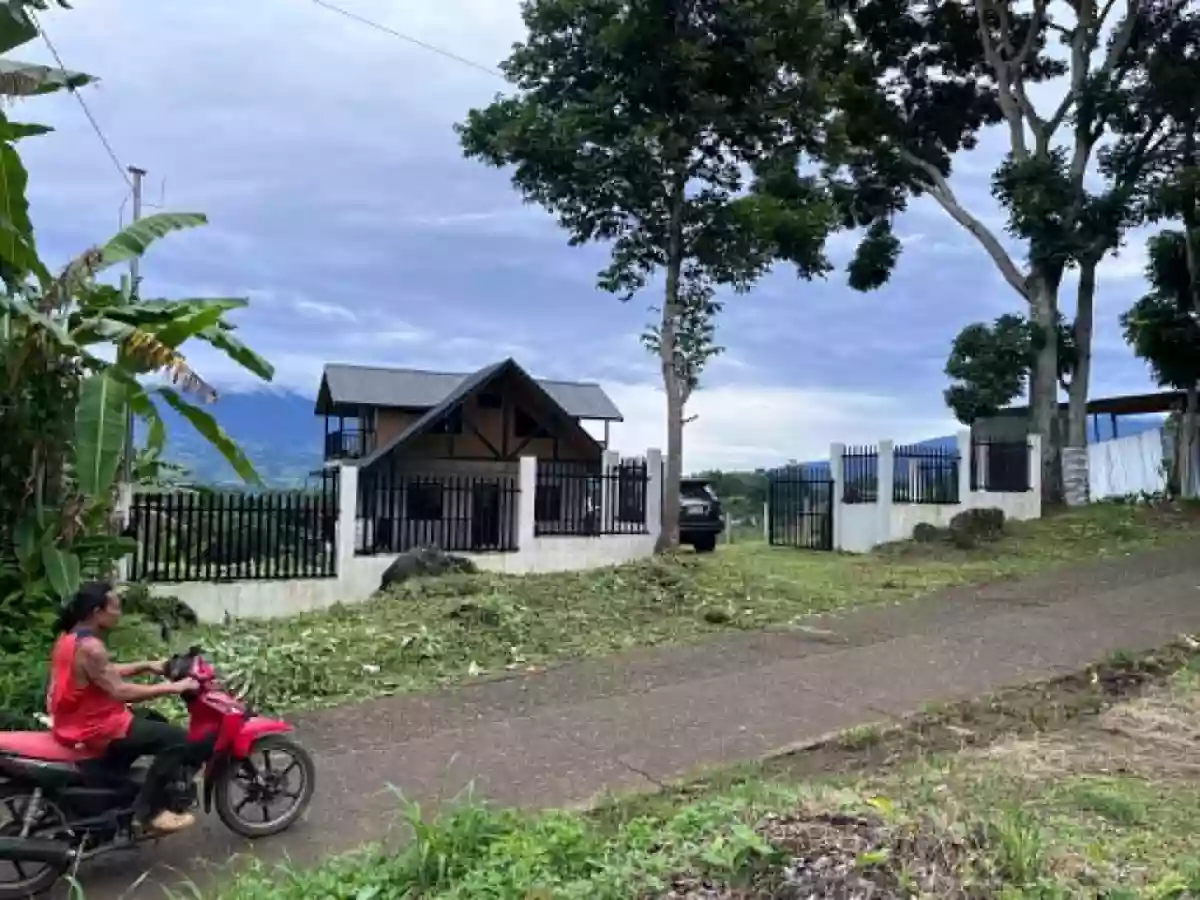🏡 Massive 1,438 SQM Lot with 2-Storey House for Sale in Claveria! — House and Lot in Claveria, Misamis Oriental, 9004 — Photo 2