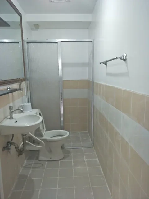 For Sale: 2BR Condo in San Isidro, Paranaque City — 60 sqm, 1 Parking — 2 Bedrooms in Paranaque City, Metro Manila, 1702 — Photo 2