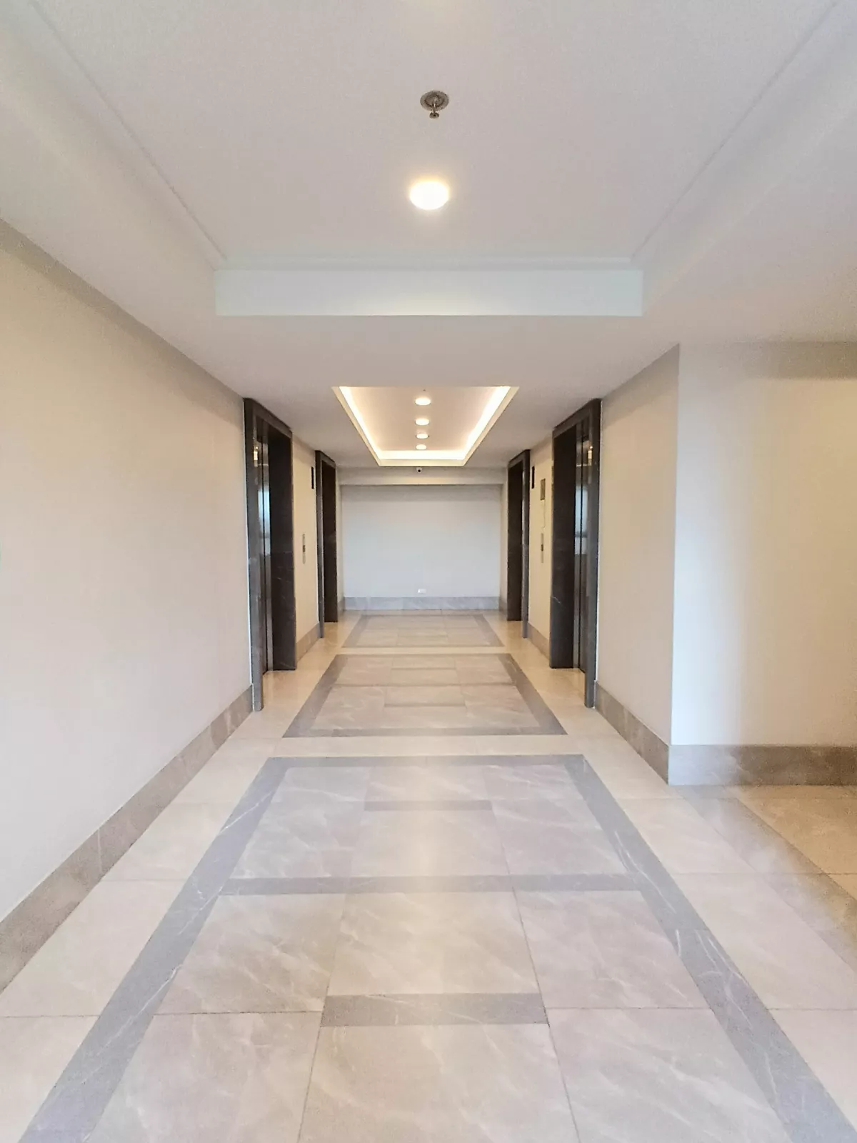 Open photo 12 of 18 — Studio condo fully furnished at ARTON BY ROCKWELL IN KATIPUNAN FOR SALE
