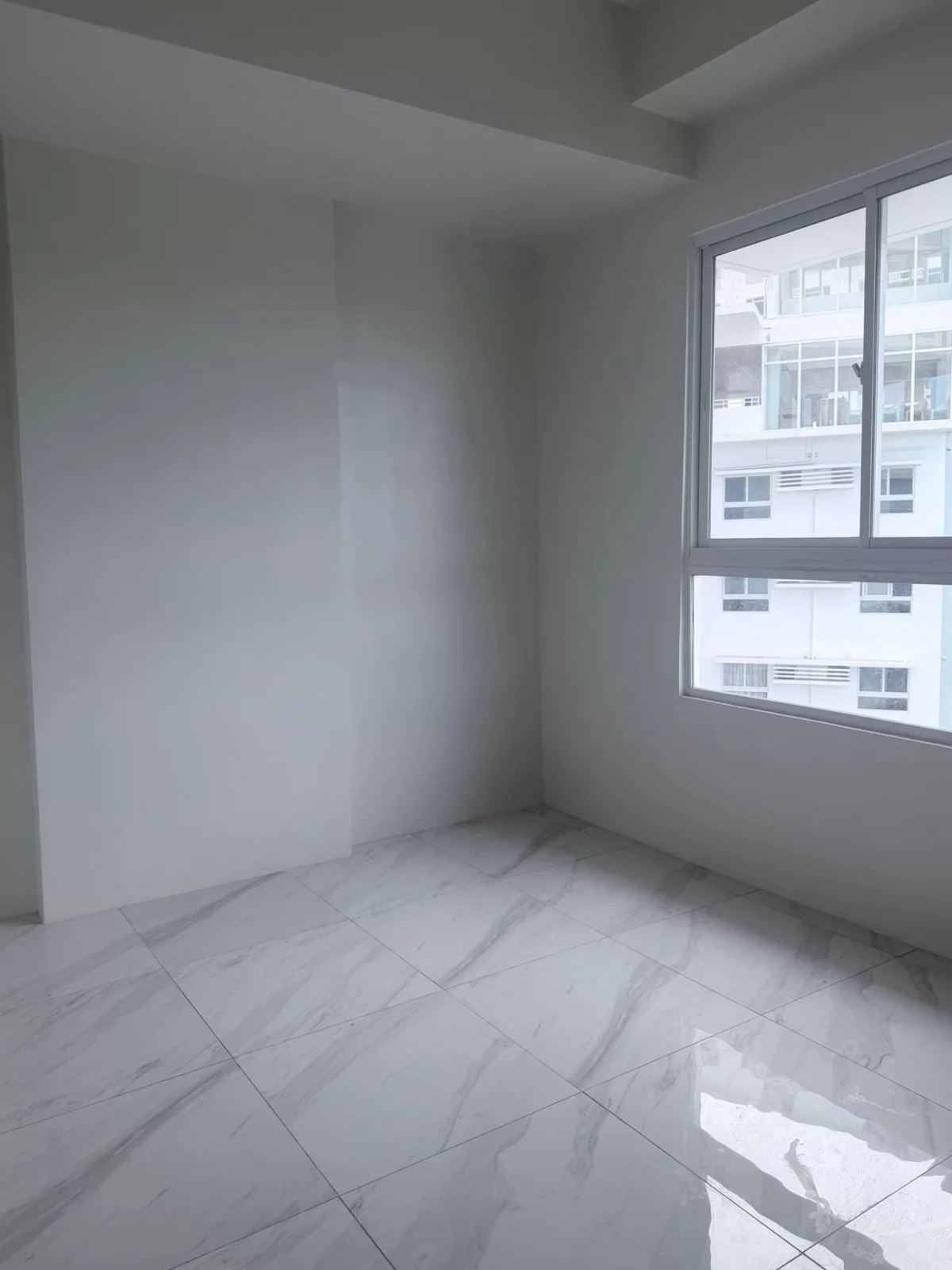 SACRIFICE SALE – Brand New 1BR Corner Unit with Balcony — 1 Bedroom in Guadalupe, Cebu City, Cebu — Photo 3