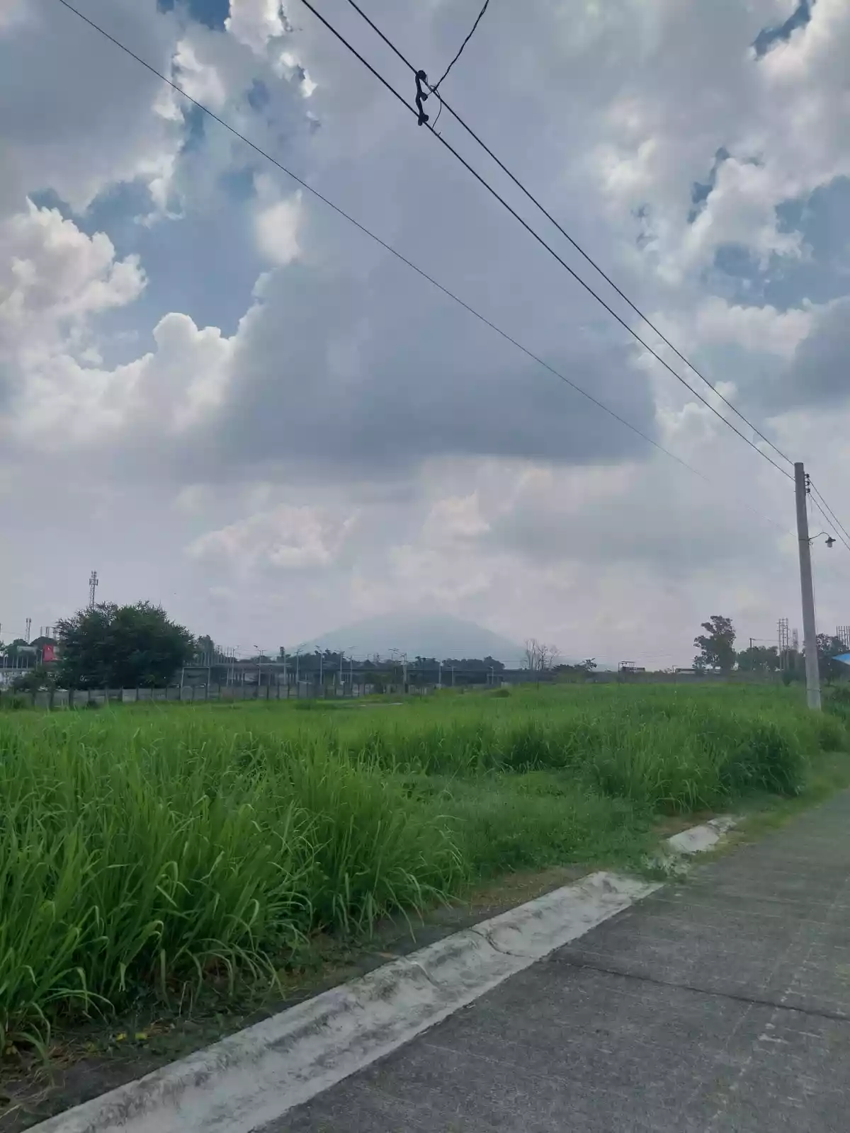 Open photo 12 of 12 — Very Spacious Furnished 3BR House & Lot Overlooking Arayat Mountain