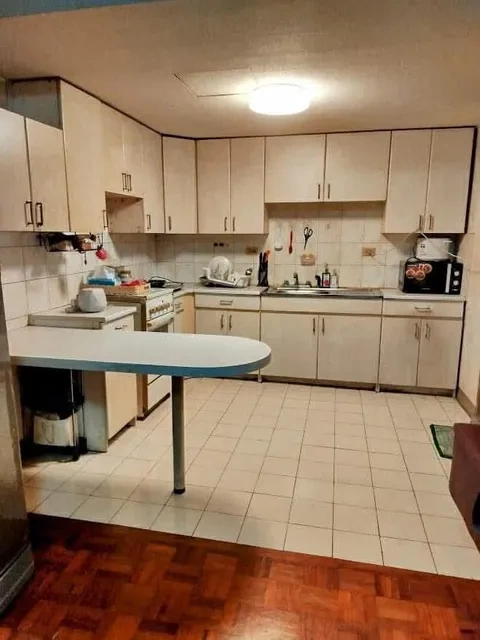For Sale: 2BR Condo in Pio Del Pilar, Makati City — 73 sqm — 2 Bedrooms in Makati City, Metro Manila, 1224 — Photo 2