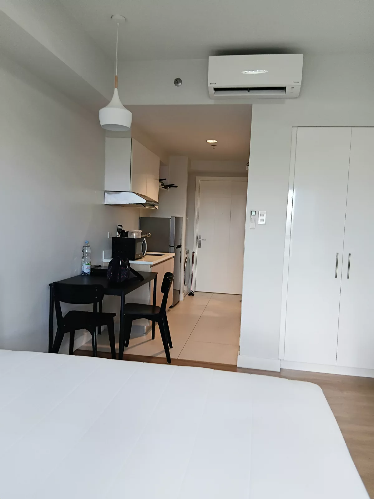 Studio condo fully furnished at ARTON BY ROCKWELL IN KATIPUNAN FOR SALE — Studio in Loyola Heights, Quezon City, Metro Manila — Photo 4