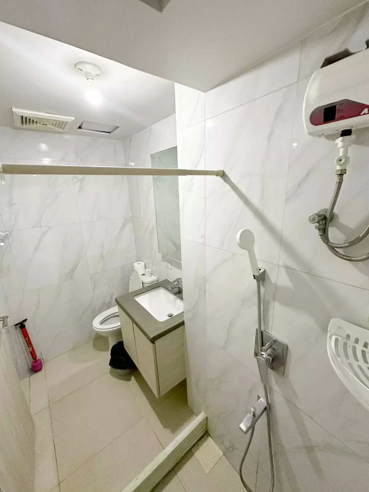 For Sale: Studio Unit at Mandani Bay — Studio in Centro, Mandaue City, Cebu — Photo 6