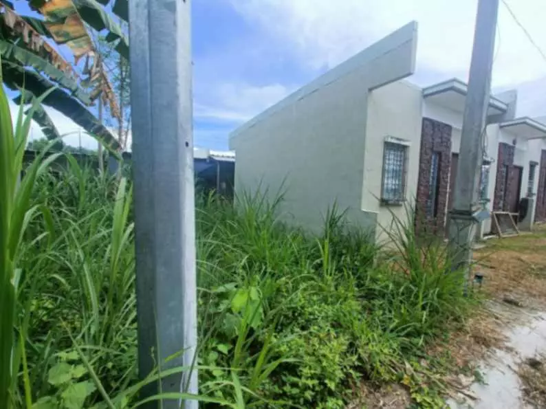 FOR SALE: 2 CORNER UNITS RAWHOUSE IN CANTIL-E DUMAGUETE CITY WITH EXTRA LOT - photo 3