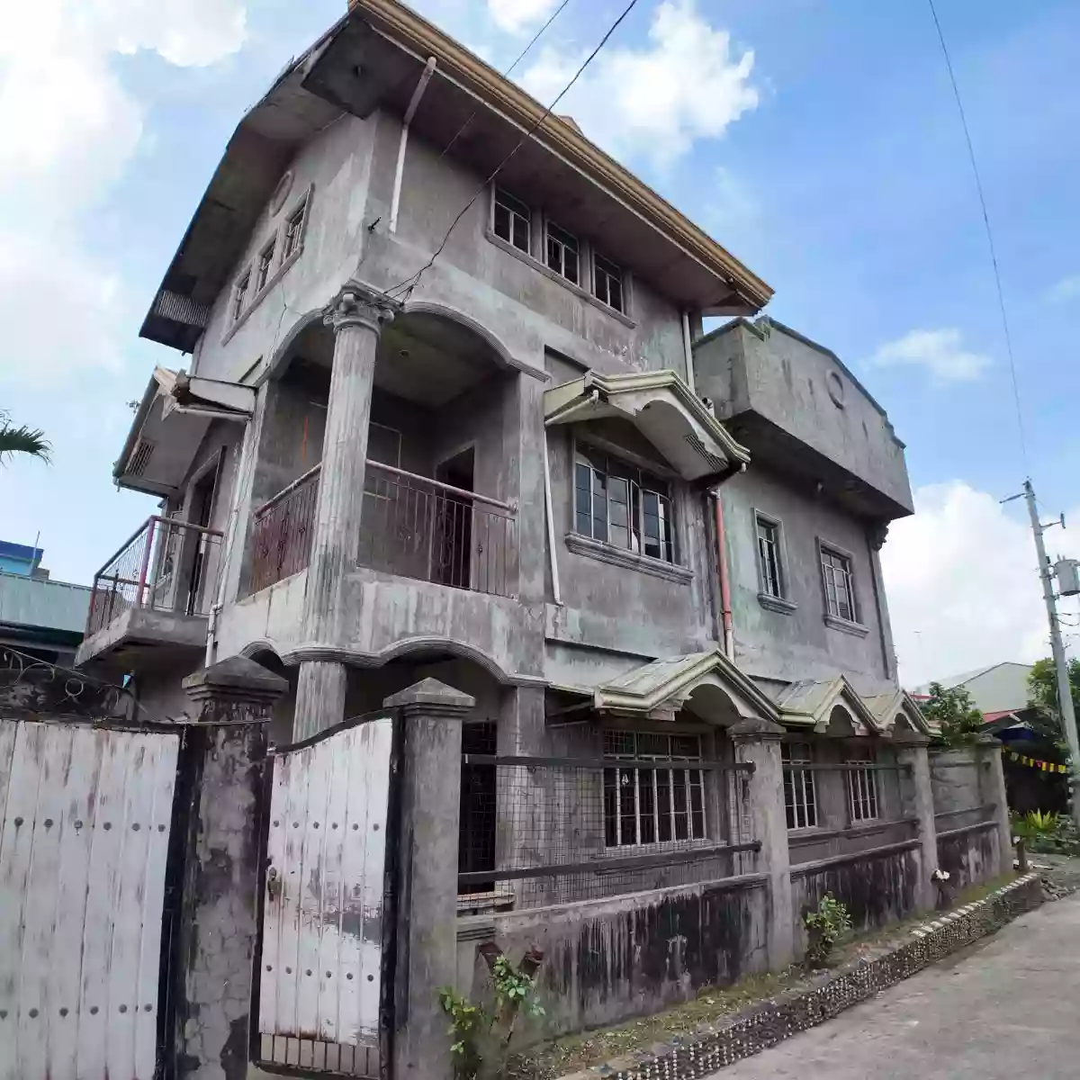 Open photo 24 of 30 — FOR SALE: Spacious 2-Storey House with Attic & Roof Deck in Villa Bonita Subdivision, Jugan, Consolacion, Cebu