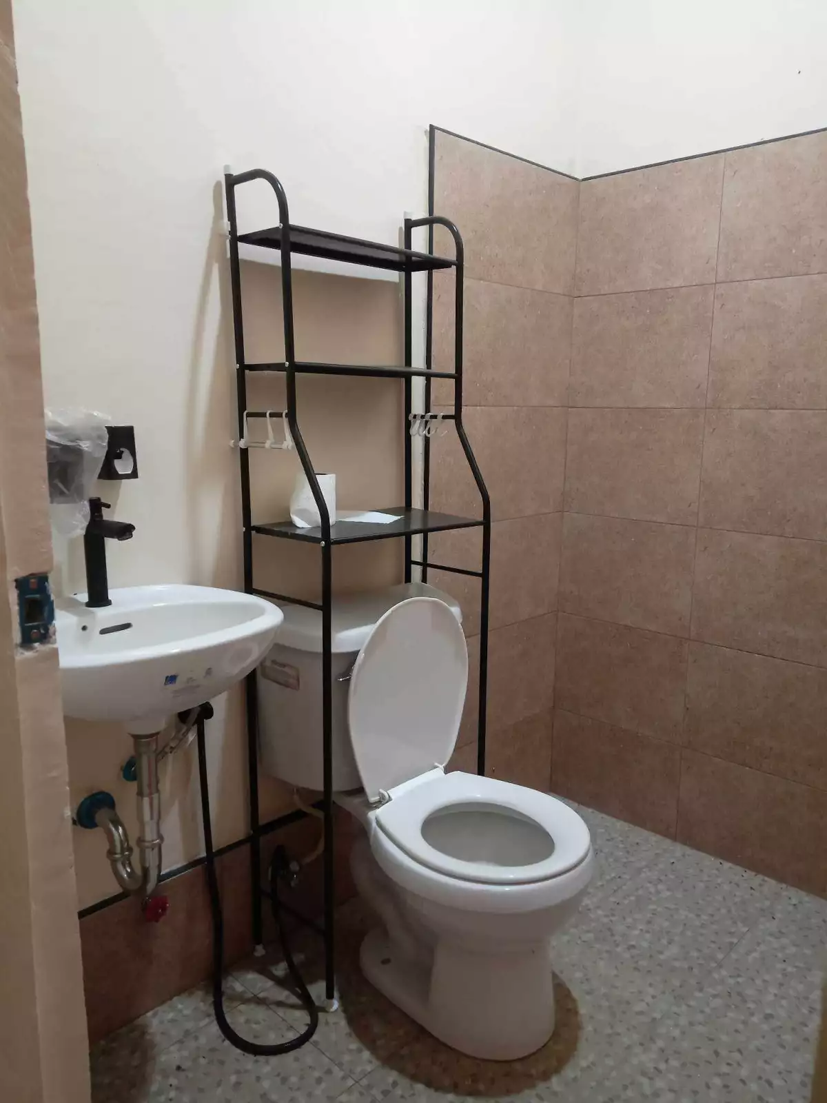 Open photo 12 of 24 — For Sale: 8BR Apartment in Balabag East, Valencia — 402 sqm