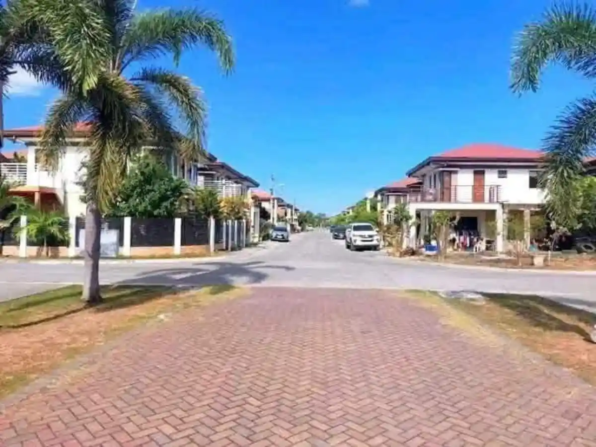 Open photo 10 of 10 — For Sale: 4BR House and Lot in Tunghaan, Minglanilla — Midori Plains Subdivision