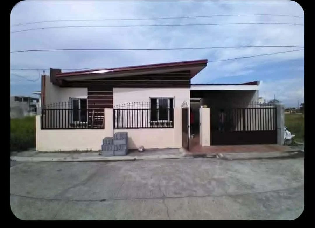 Bungalow House and Lot For Sale in Pili