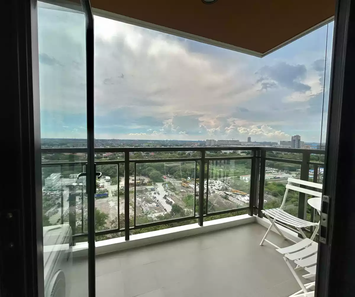 Furnished 2-Bedroom Unit with Parking for Sale | Cerca Viento Tower 2 — 2 Bedrooms in Almanza Uno, Las Piñas City, Metro Manila — Photo 3