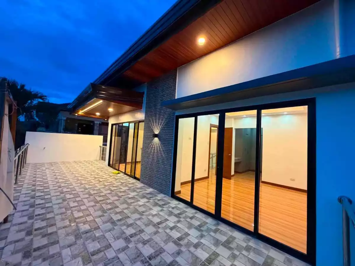 Brandnew House in Corona Del Mar Talisay Cebu
