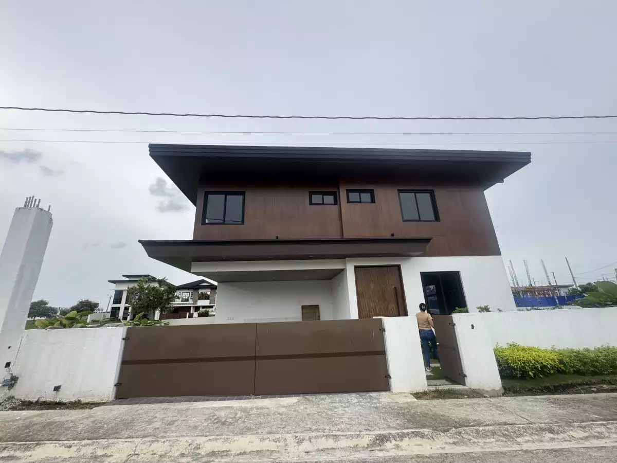 For Sale: 3BR House and Lot in Santo Domingo, Santa Rosa — 299 sqm