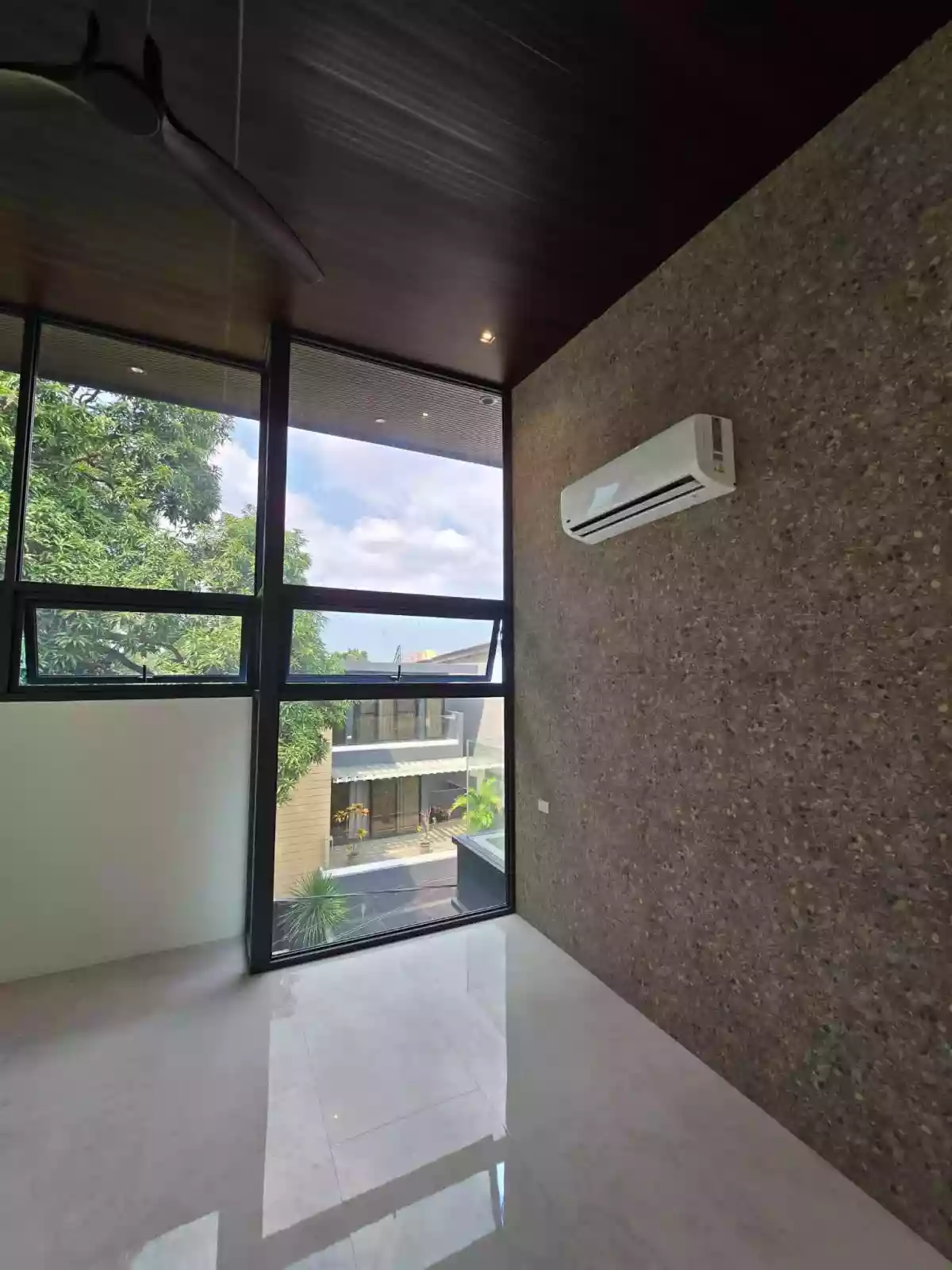 Open photo 17 of 17 — For Sale: 6BR House and Lot in Sauyo, Quezon City — 380 sqm