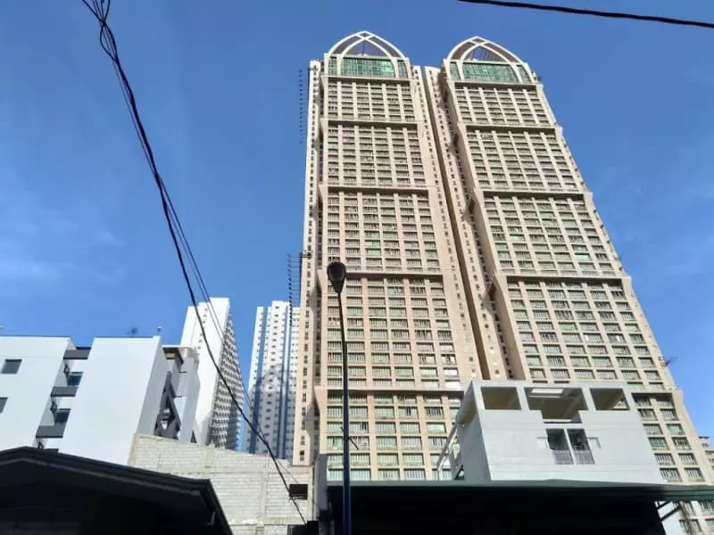 Open photo 12 of 12 — FOR SALE: 3BR Condo Near EDSA, Mandaluyong City — Fully Furnished (Negotiable)