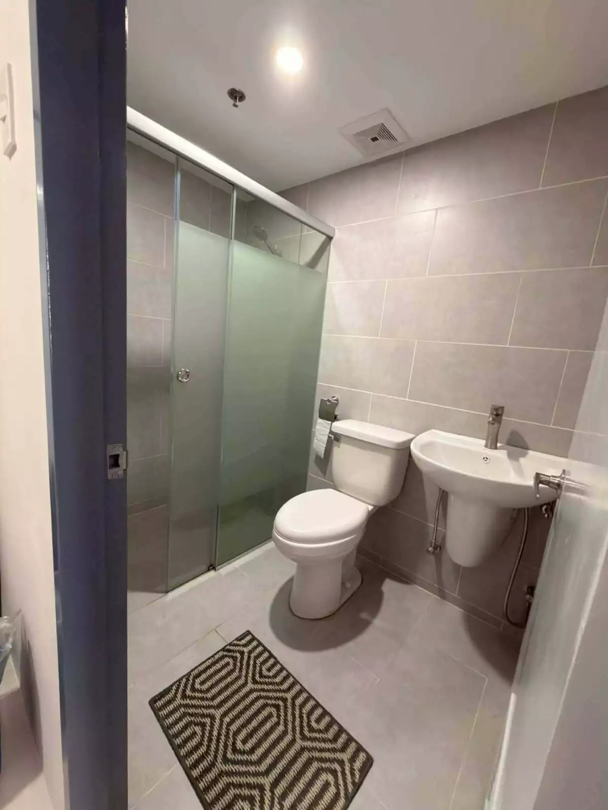 For Sale: J Tower Residences 1-Bedroom near SM J Mall Mandaue City — 1 Bedroom in Mandaue City, Cebu, 6014 — Photo 6