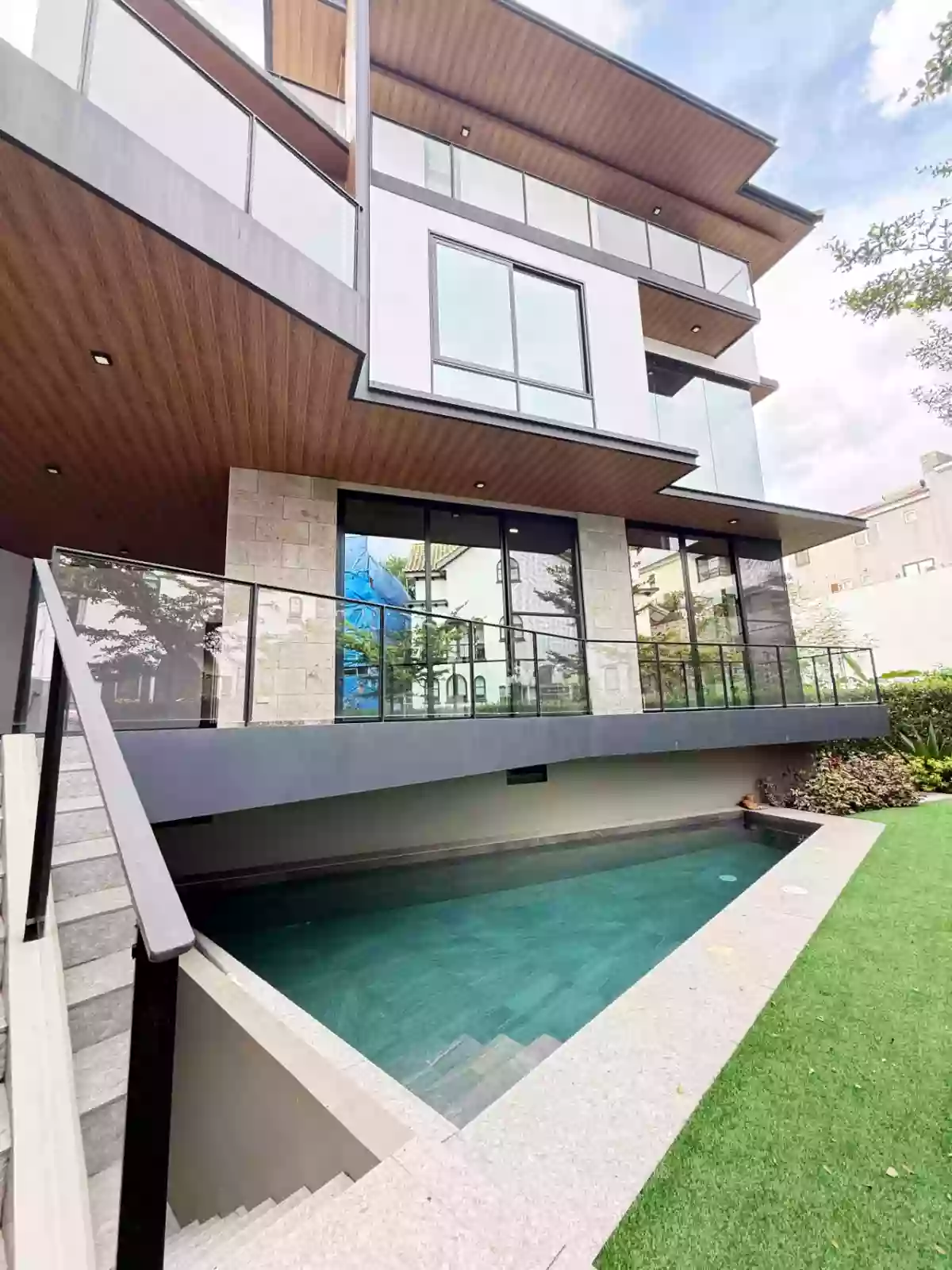 Open photo 11 of 20 — For Sale: 5BR House and Lot in McKinley Hill Village, Taguig City — 642 SQM