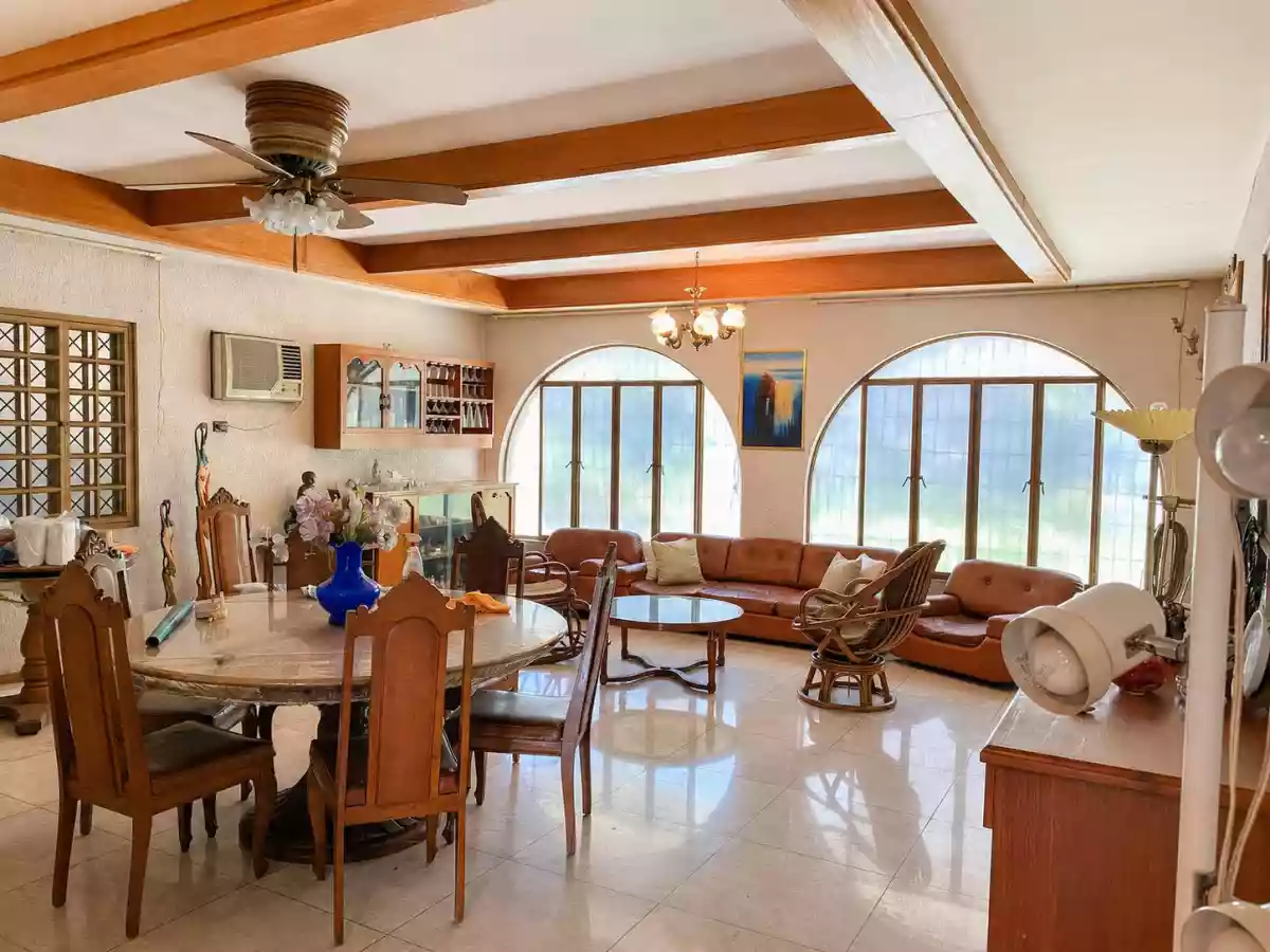 For Sale: Residential / Comnmercial in 10th St, Lacson Area, Bacolod City — 892 sqm — House and Lot in Bacolod City, Negros Occidental, 6100 — Photo 3