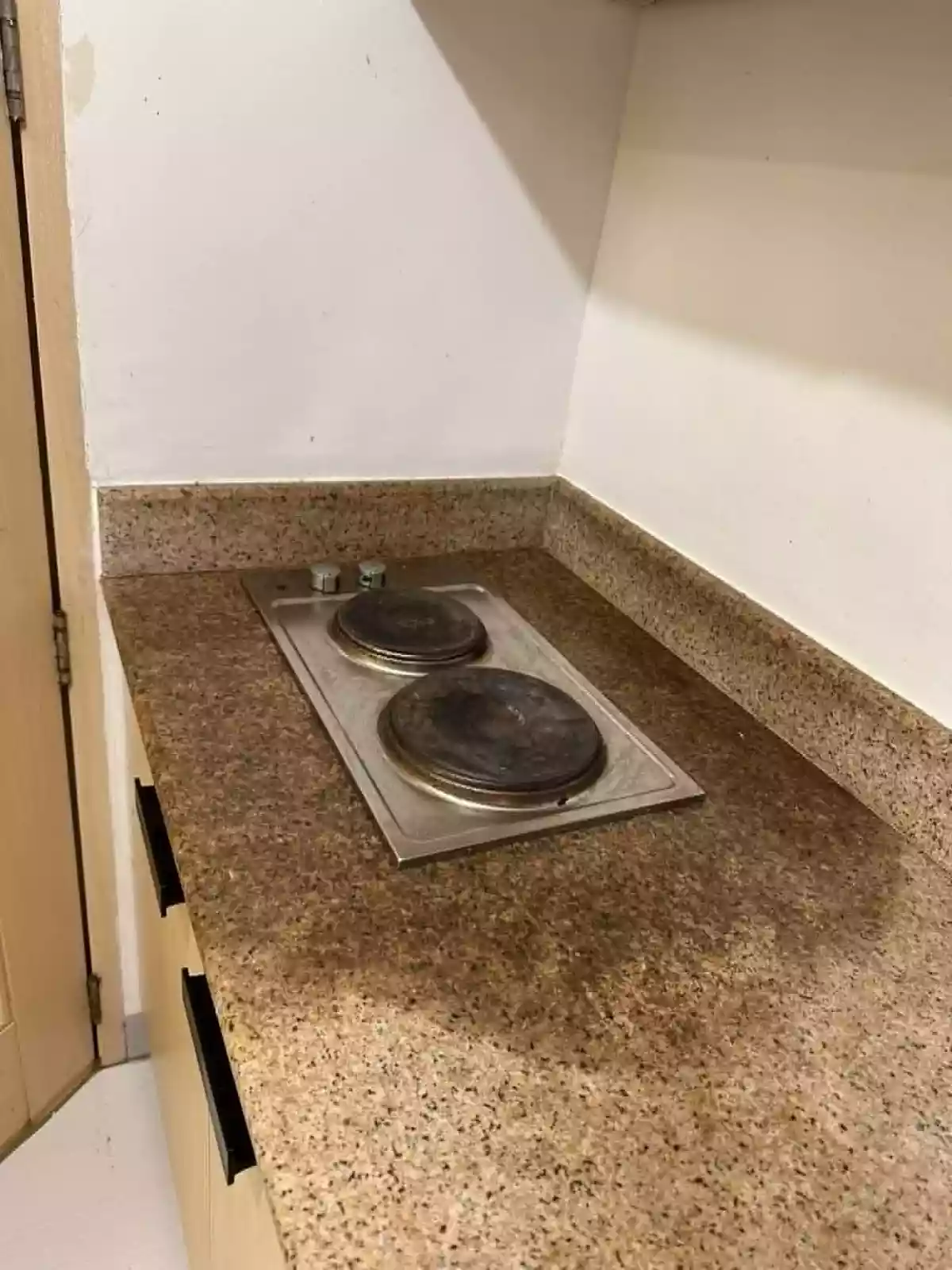 1BR with Balcony Semi-Furnished Paranaque — 1 Bedroom in Moonwalk, Paranaque City, Metro Manila — Photo 2