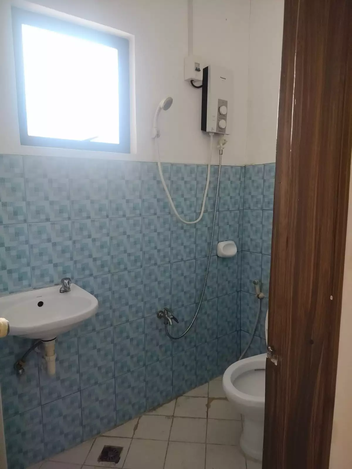 Open photo 19 of 28 — For Sale: Maribago Building in Maribago, Lapu-lapu City — Investors