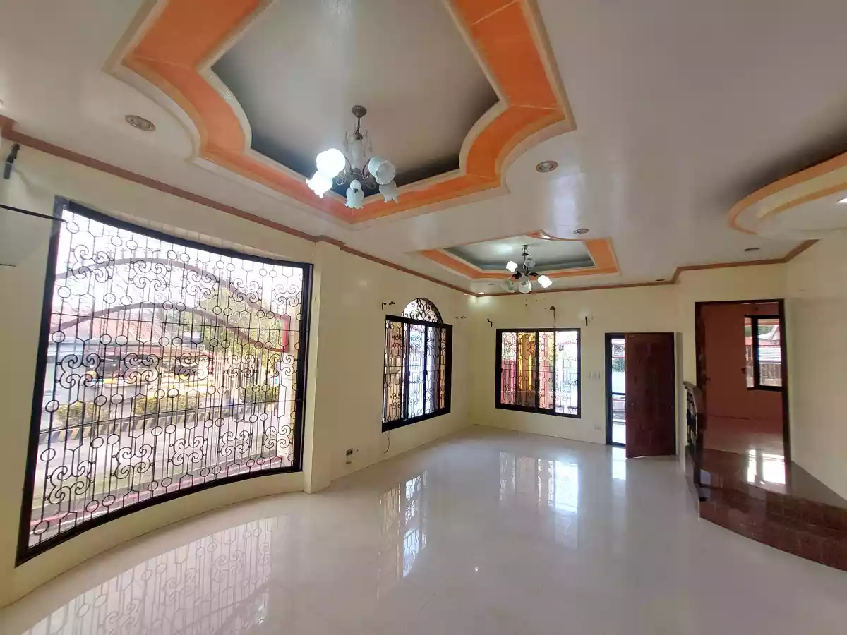 Open photo 18 of 30 — For Sale: 5BR House and Lot in Apopong, General Santos City — 225 sqm