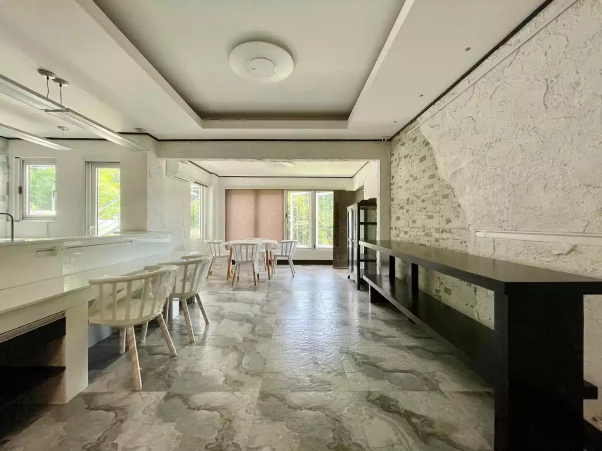 Open photo 11 of 21 — For Sale: 5BR House and Lot in Banilad, Mandaue City — 900 sqm