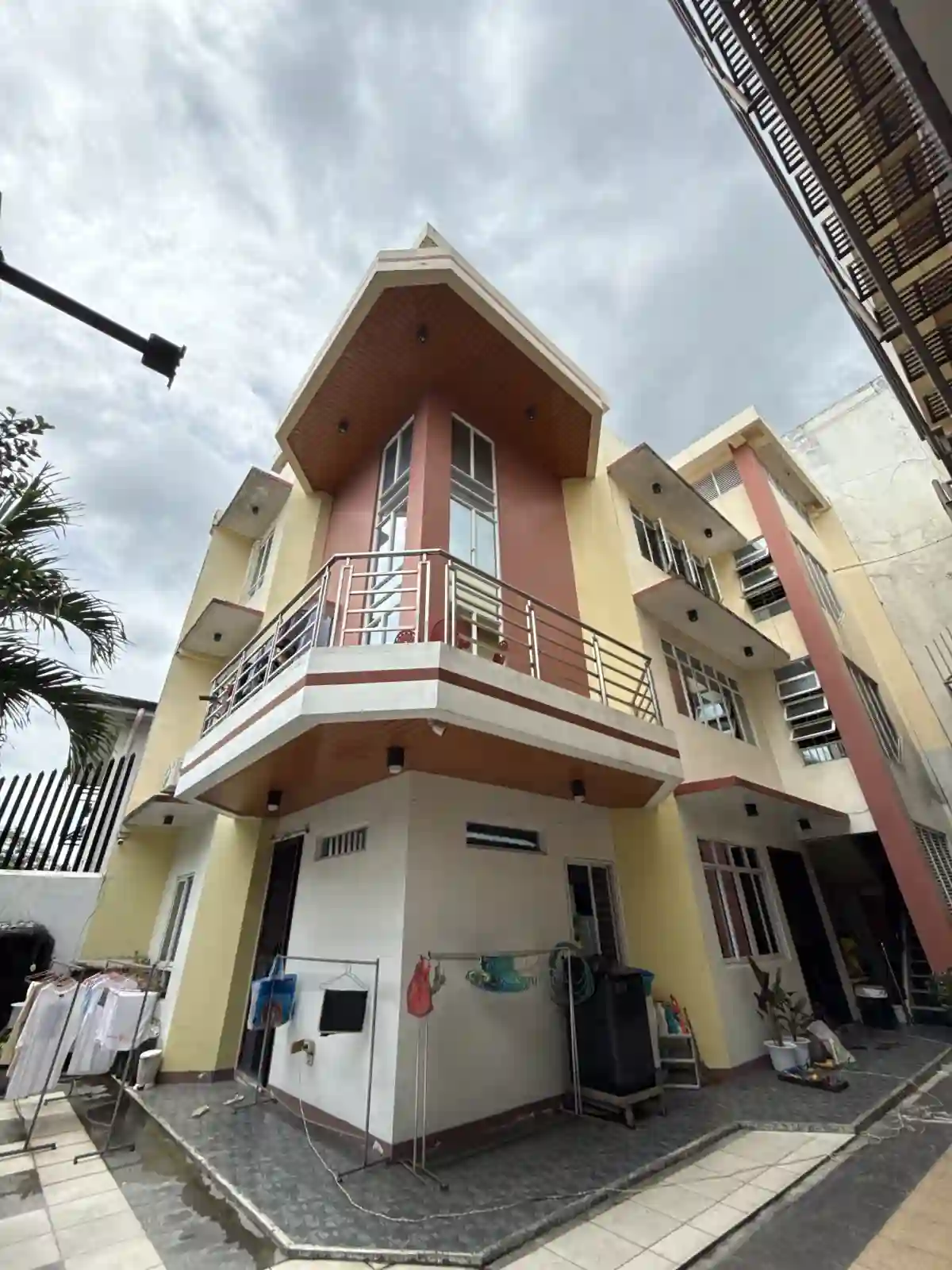 Rush Sale: Building and House and Lot in Naga City 400sqm