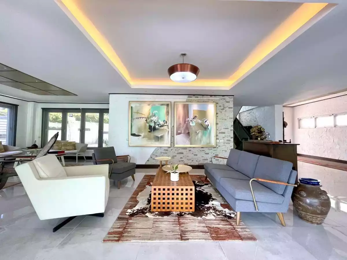 Open photo 17 of 21 — For Sale: 5BR House and Lot in Banilad, Mandaue City — 900 sqm