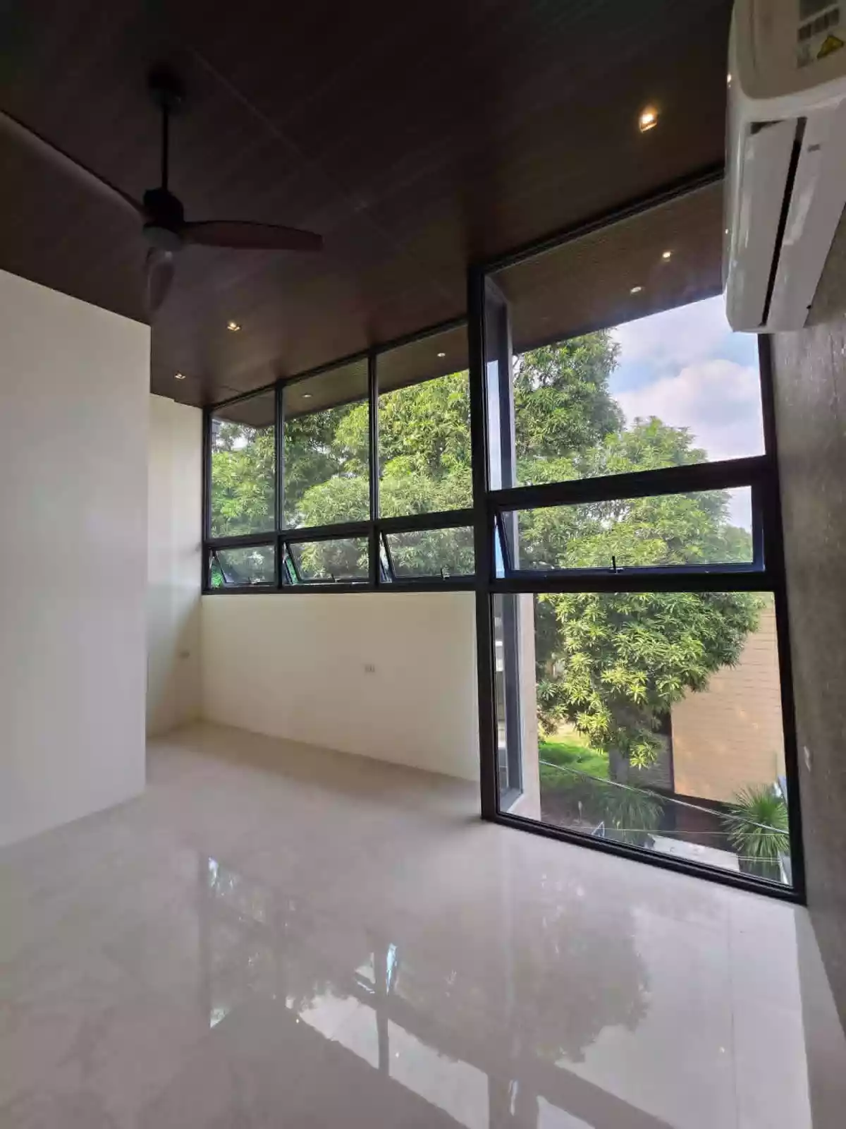 For Sale: 6BR House and Lot in Sauyo, Quezon City — 380 sqm — House and Lot in Sauyo, Quezon City, Metro Manila — Photo 5