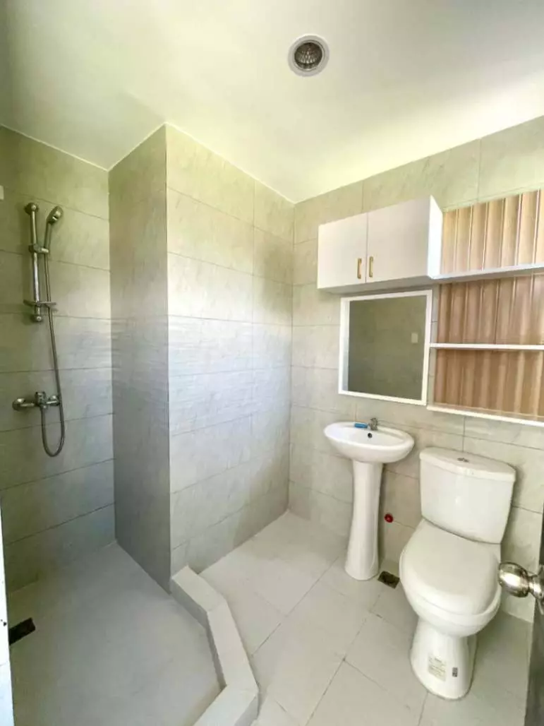 For Sale: Spacious Duplex House and Lot in Minglanilla Highlands Phase 1 – Scenic View - photo 4