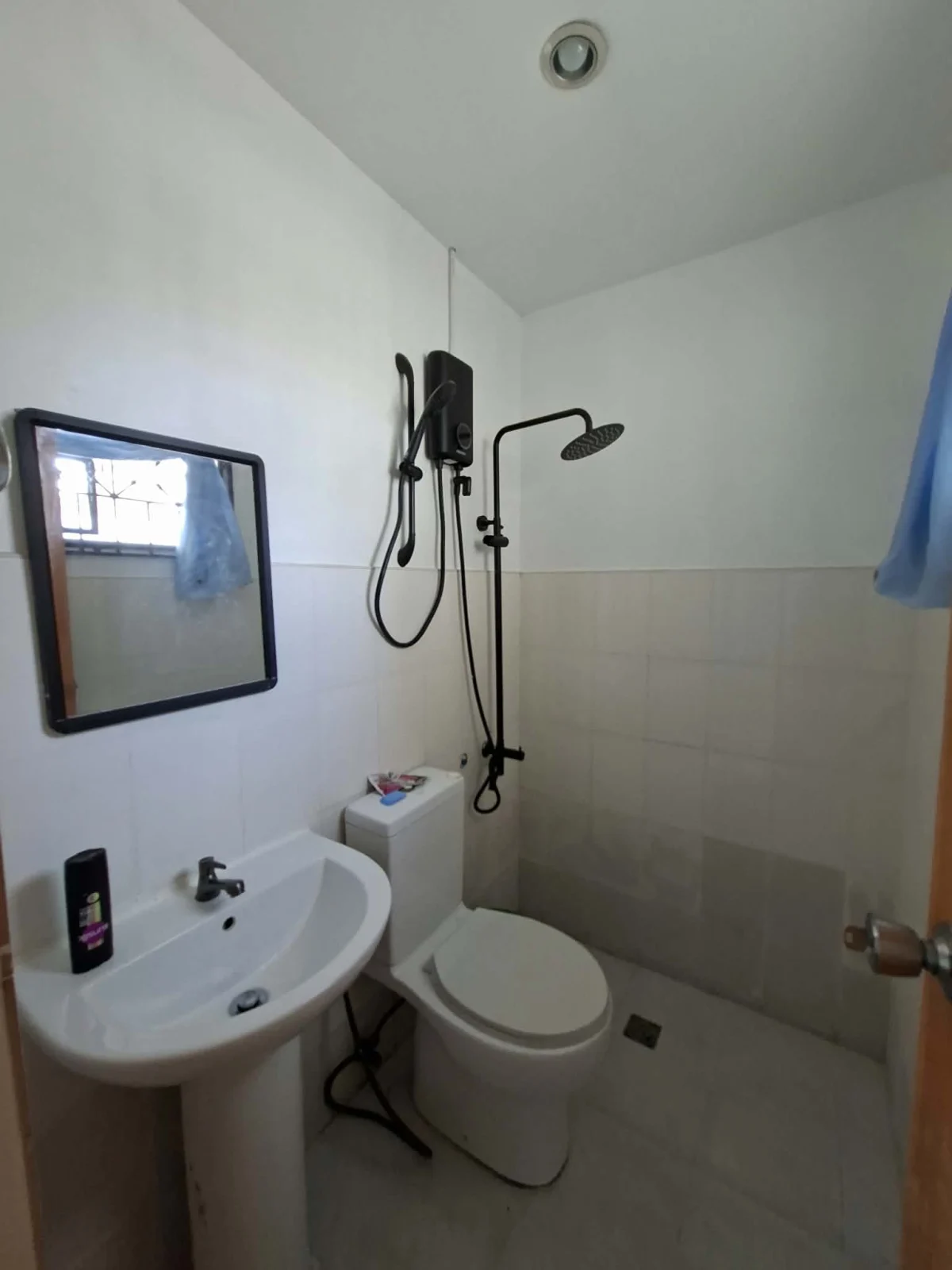 YOUR FAMILY'S NEW CHAPTER STARTS HERE l 3 BR HOME FOR RENT IN BAYSWATER SUBD. AGUS, LAPU LAPU CITY, CEBU — House and Lot in Agus, Lapu-lapu City, Cebu — Photo 4