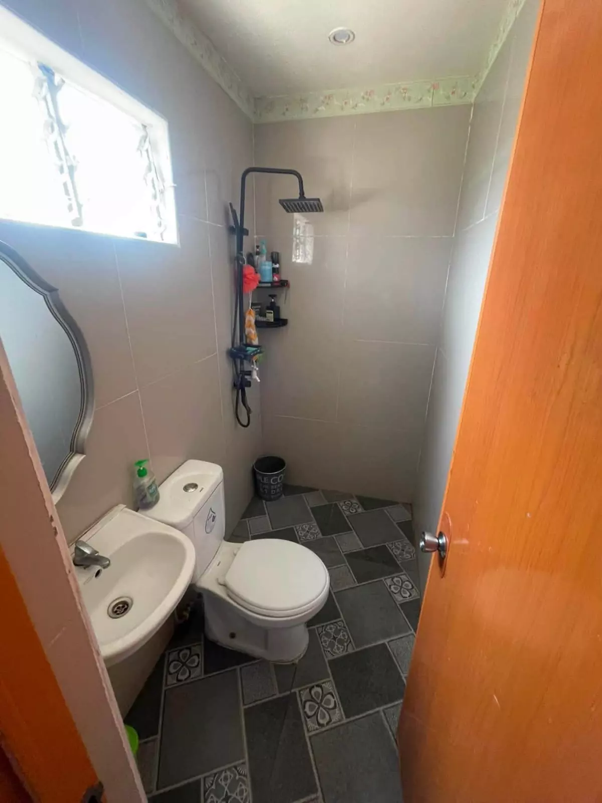 📍 Conveniently located near Upper East, SM, Robinson, Hospitals, NGC, and other major establishments. — House and Lot in Brgy Estefania, Estefania, Bacolod City — Photo 4