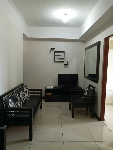 For Sale: 2BR Condo in Pio Del Pilar, Makati City — 42 sqm — 2 Bedrooms in Makati City, Metro Manila, 1224 — Photo 4