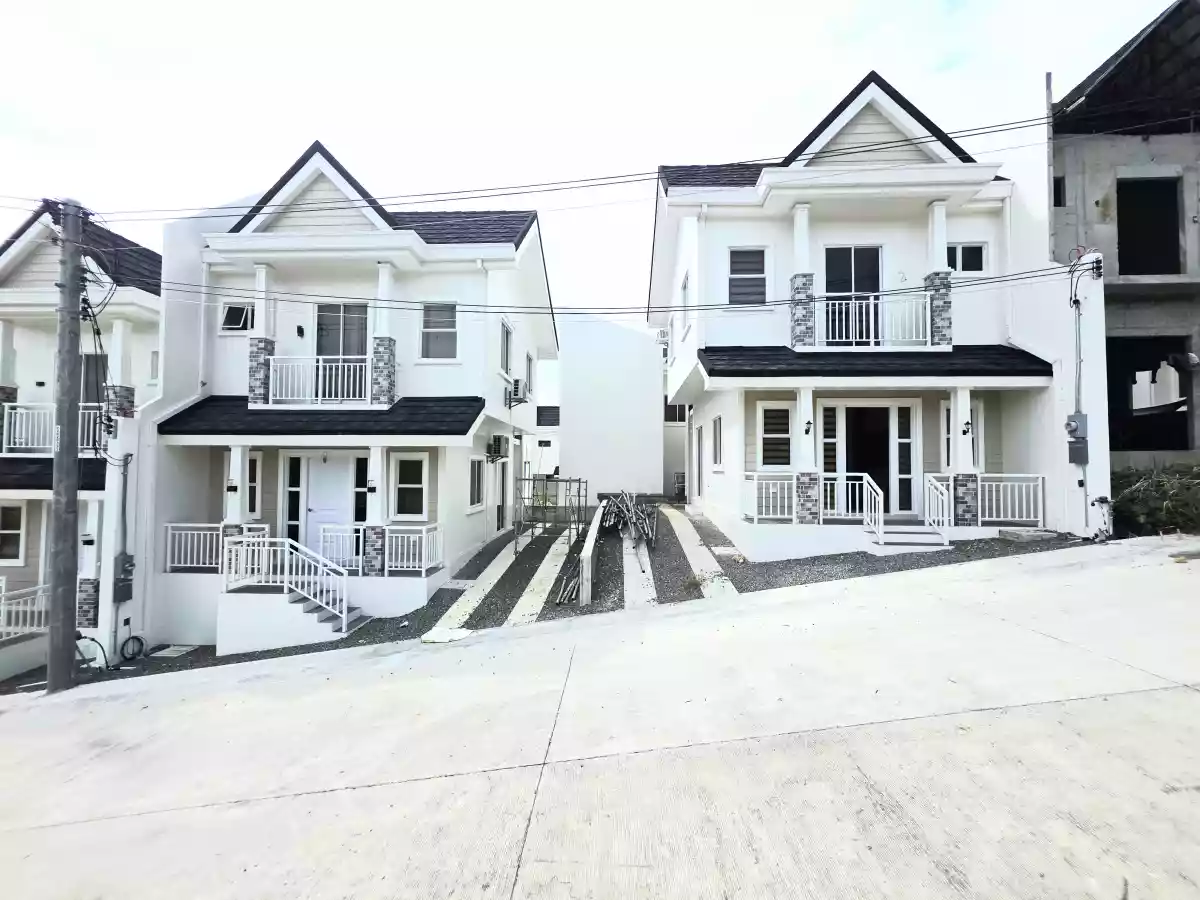 For sale Regular duplex in Minglanilla Highlands, Cebu