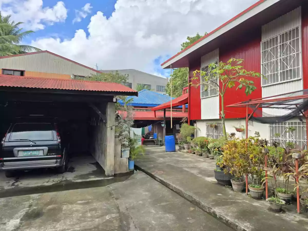 For Sale: 5BR House and Lot in Barangay 3 Pob. (Zone 3), Cadiz City — 581 sqm — House and Lot in Barangay 3 Pob. (Zone 3), Cadiz City, Negros Occidental — Photo 2