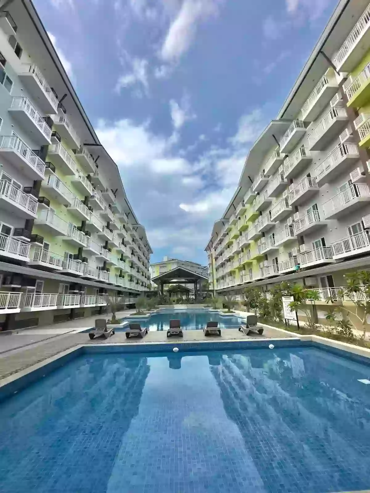 Open photo 12 of 14 — DELIVERABLE Studio unit with Balcony(Free appliances promo)