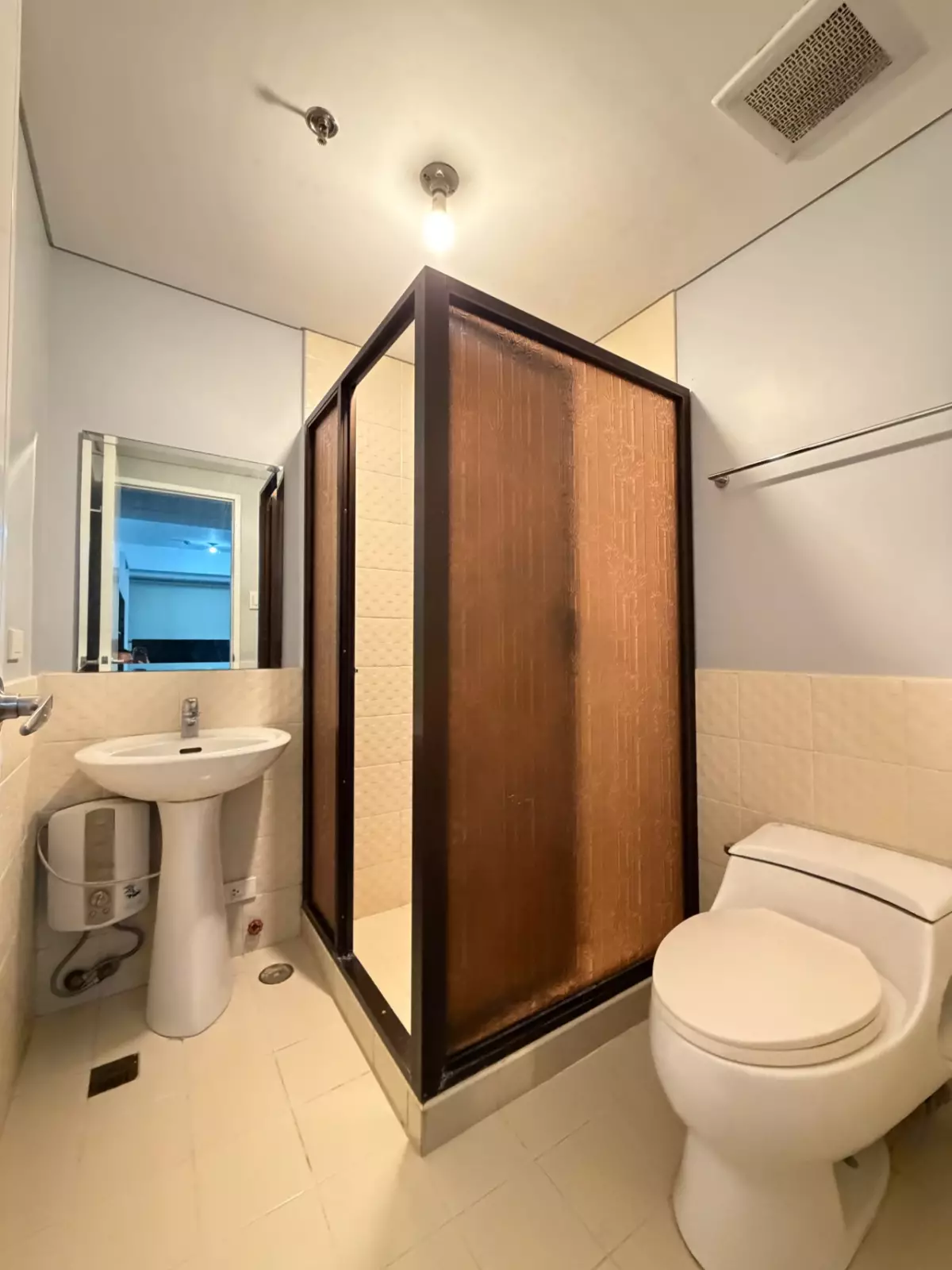 Open photo 11 of 14 — Stylish 1-Bedroom Loft Condominium For Sale in McKinley Park Residences BGC