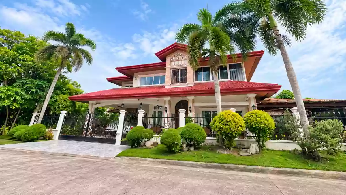 Rush Sale: Spacious and Comfortable Fully-furnished House and Lot in Town&Country Talisay