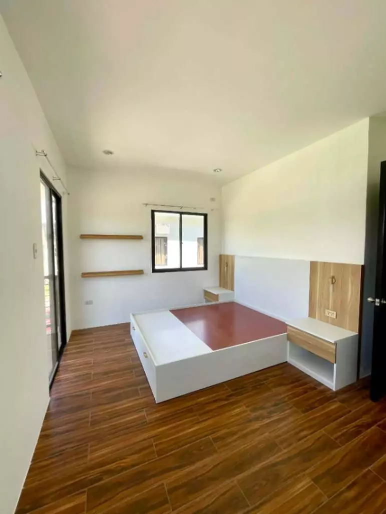 For Sale: Spacious Duplex House and Lot in Minglanilla Highlands Phase 1 – Scenic View - photo 3
