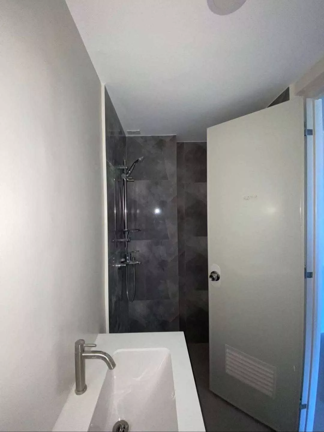 RUSH SALE: 1BR Condo in Agus, Lapu-lapu City — 25 sqm — 1 Bedroom in Lapu-lapu City, Cebu, 6015 — Photo 2