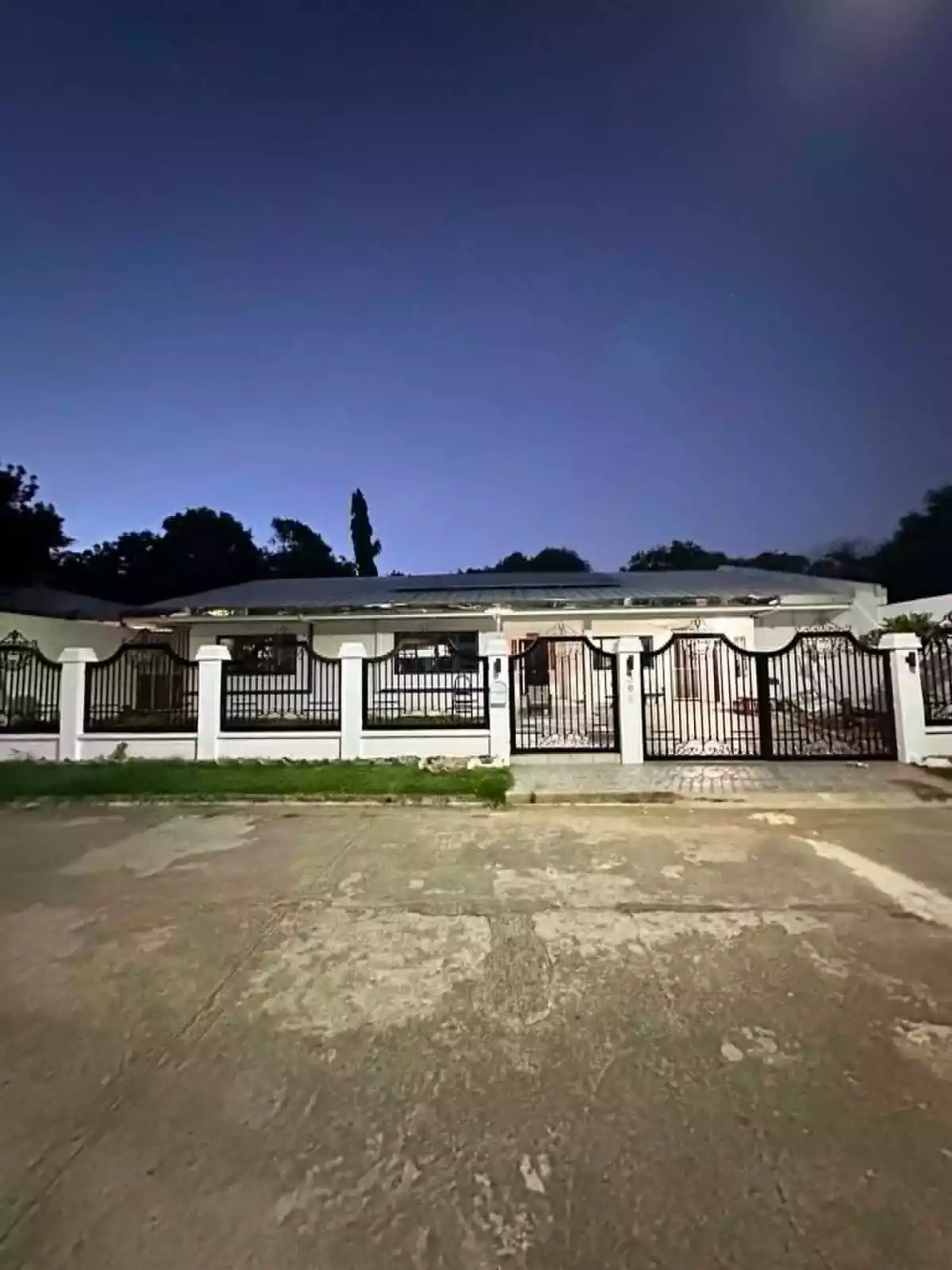 HOUSE AND LOT FOR SALE — House and Lot in Paranaque City, Metro Manila, 1702 — Photo 2